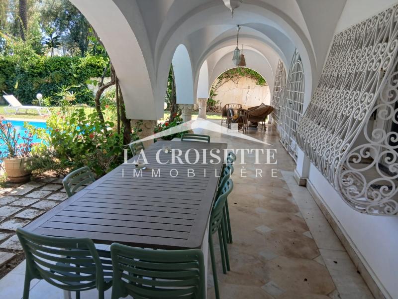 Villa S+4 avec piscine et jardin à La Marsa